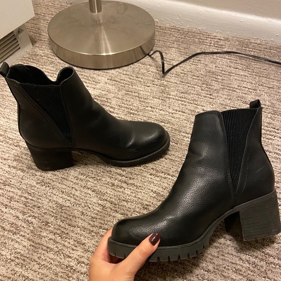 Jody Chelsea Boot, Size 11. Bought from DSW. - Picture 2 of 4